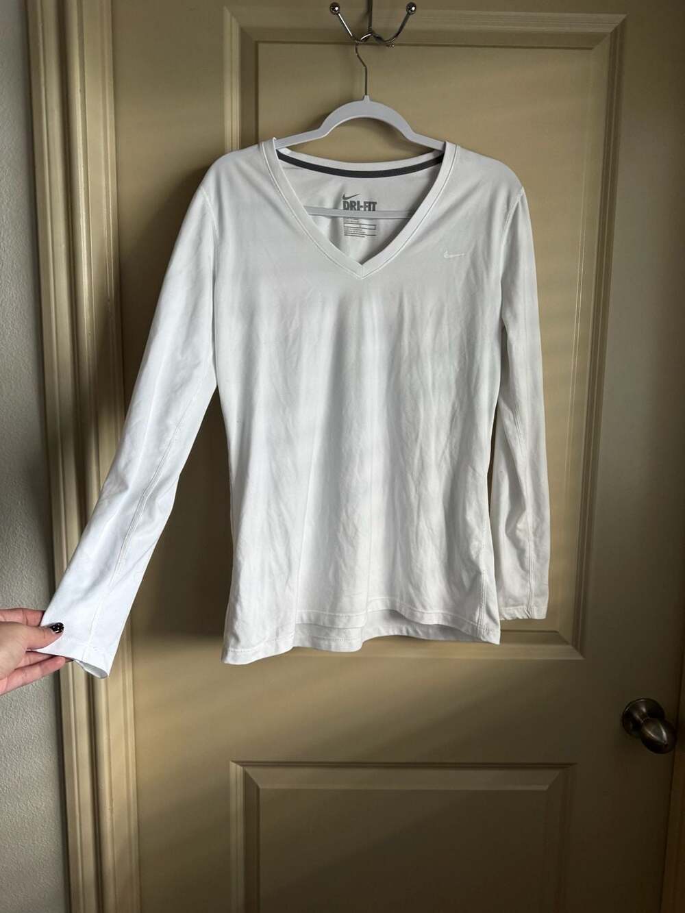 Nike Dri-FIT Women's Long Sleeve V-Neck Athletic Shirt White Size Large